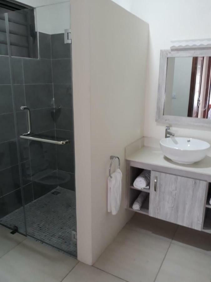 2 Bedroom Flat 15 Mins Walk From Flic En Flac Beach Eksteriør bilde